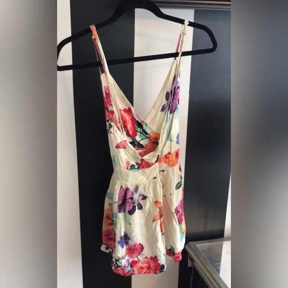 Floral backless romper - Picture 5 of 6